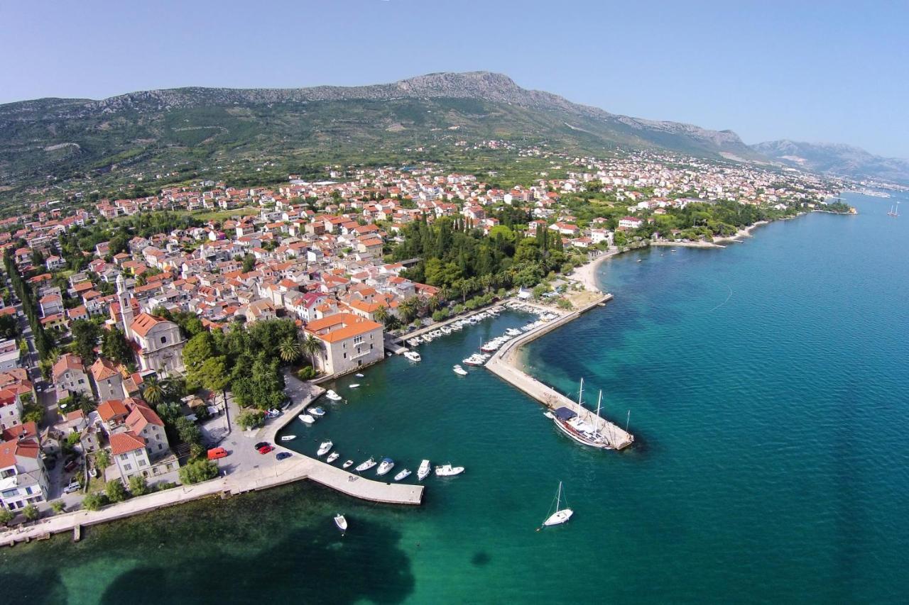 Apartments With A Parking Space Kastel Luksic, Kastela - 20265 Exterior foto